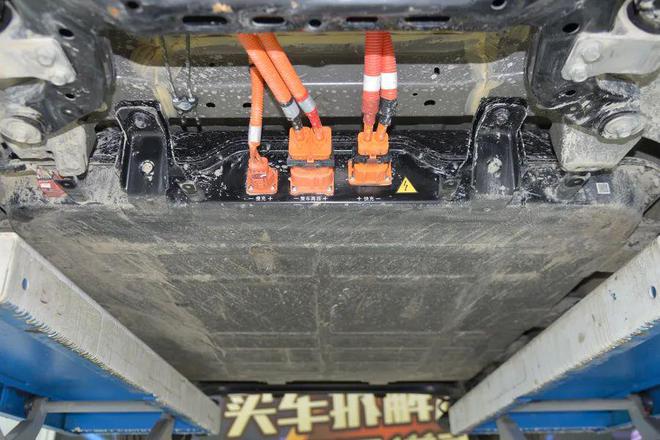 杏彩体育,宝骏悦也Plus拆车:10万块正常水平这个配置同级车上不多见